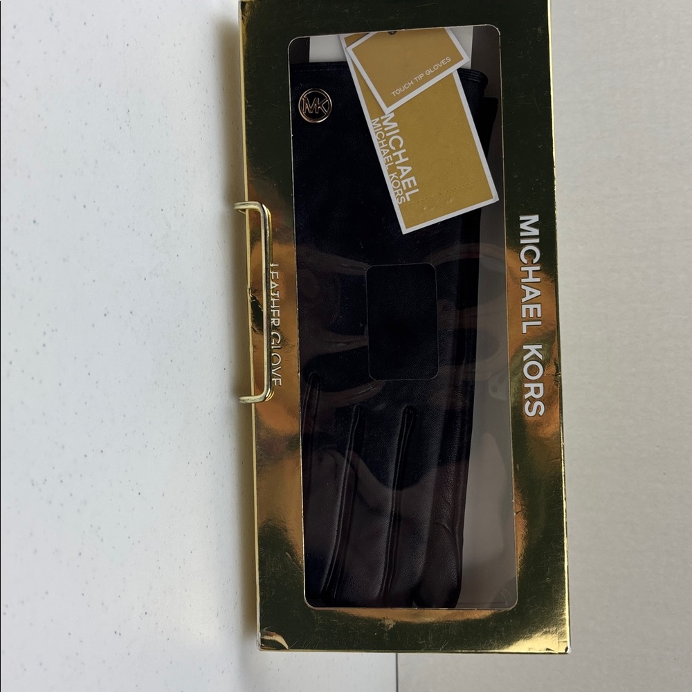 Michael Kors Elegant Black wonen’s Gloves small
Touch tip - Picture 3 of 4